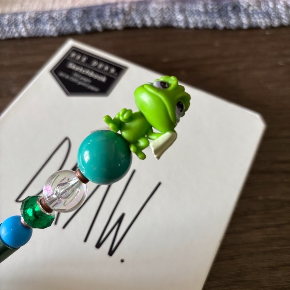 Disney Doorables: Tangled: Pascal handmade beaded pen